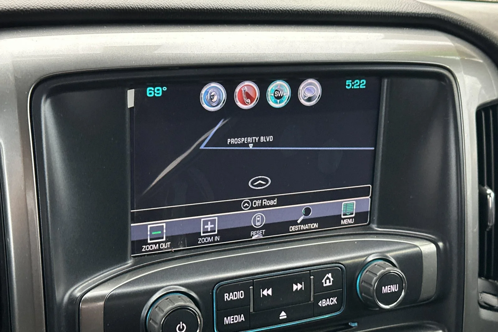 Used 2017 IRIDESCENT PEARL TRICOAT Chevrolet LT image 18