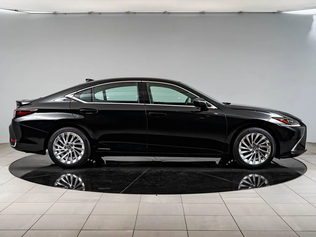 Certified Used 2020 OBSIDIAN Lexus 300h Ultra Luxury image 11
