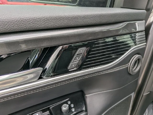 Used 2023 Gray Jeep Base image 18
