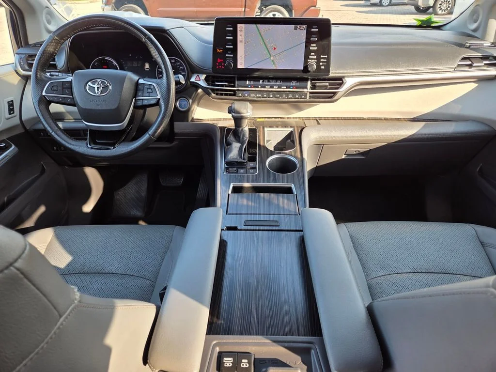 Used 2021  Toyota Limited image 5