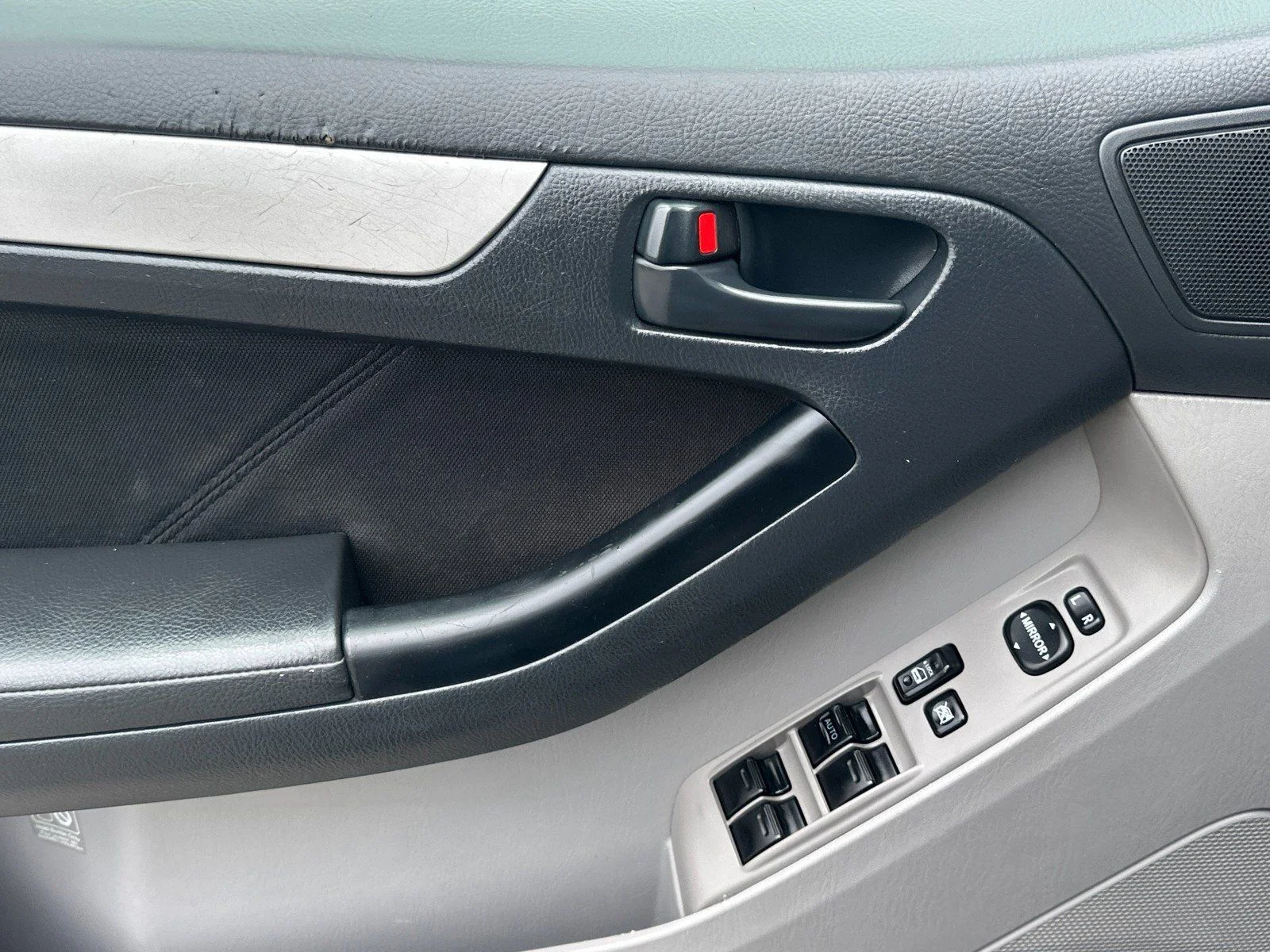 Used 2006 Titanium Metallic Toyota SR5 image 10