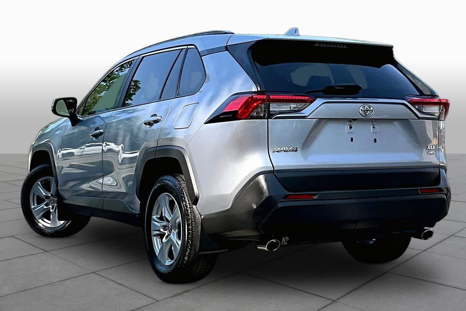 Used 2020 Silver Sky Metallic Toyota XLE image 12
