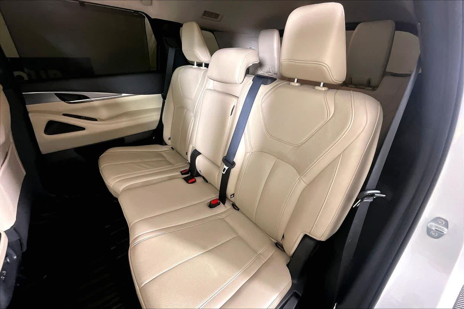 Used 2023 Majestic White INFINITI LUXE image 18