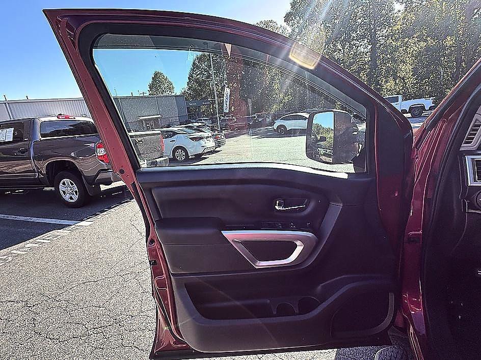 Used 2017 Cayenne Red Nissan SV image 17