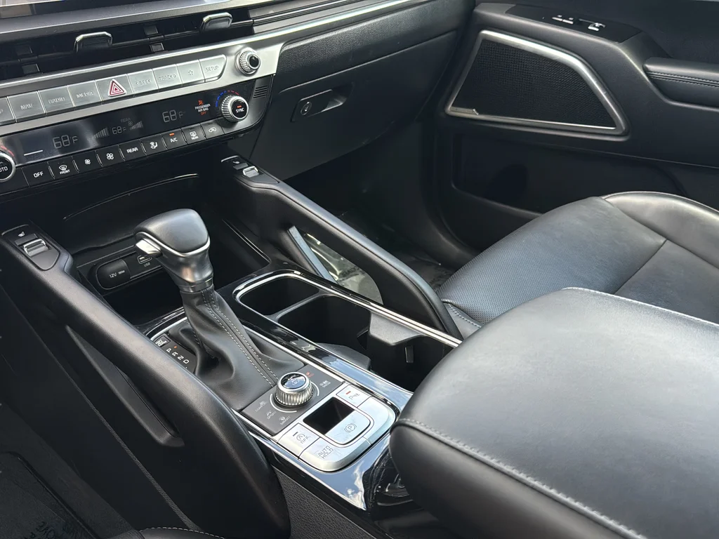 Used 2025 Ebony Black Kia S image 13