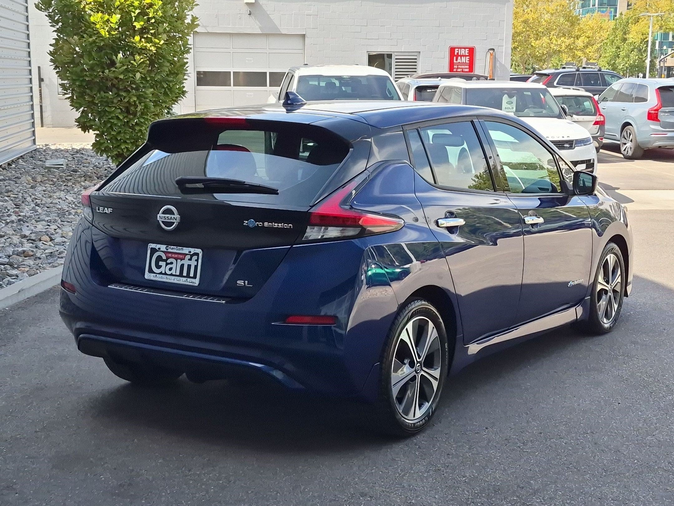 Used 2018 Deep Blue Pearl Nissan SL image 3