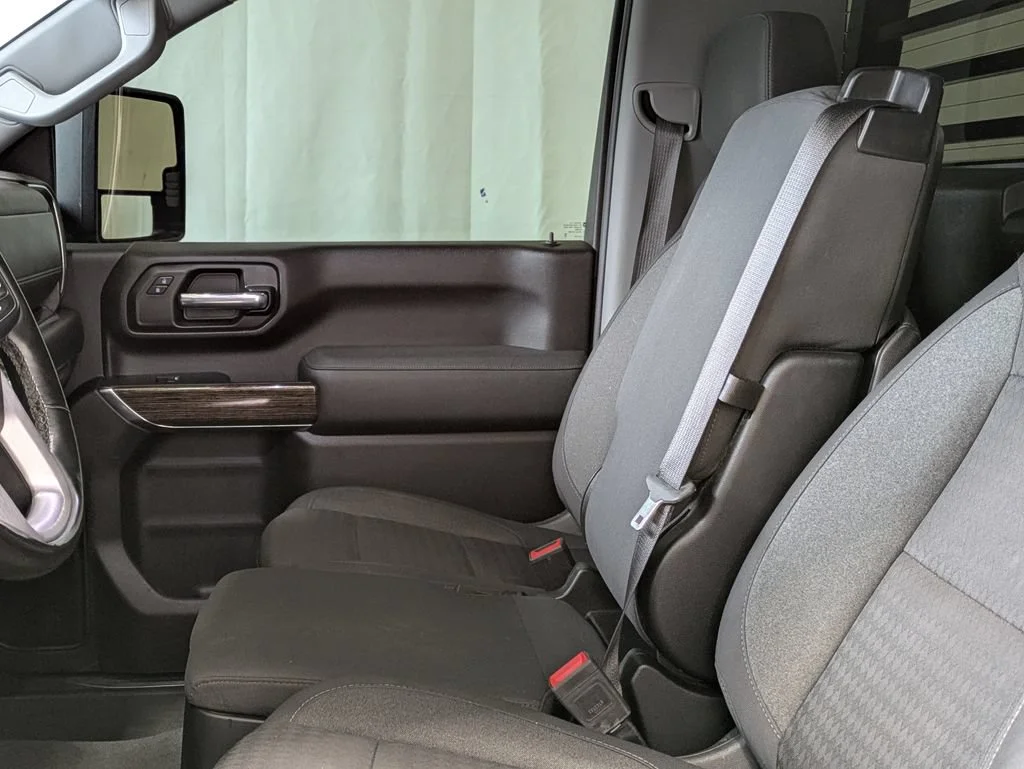 Used 2024 Onyx Black GMC SLE image 9