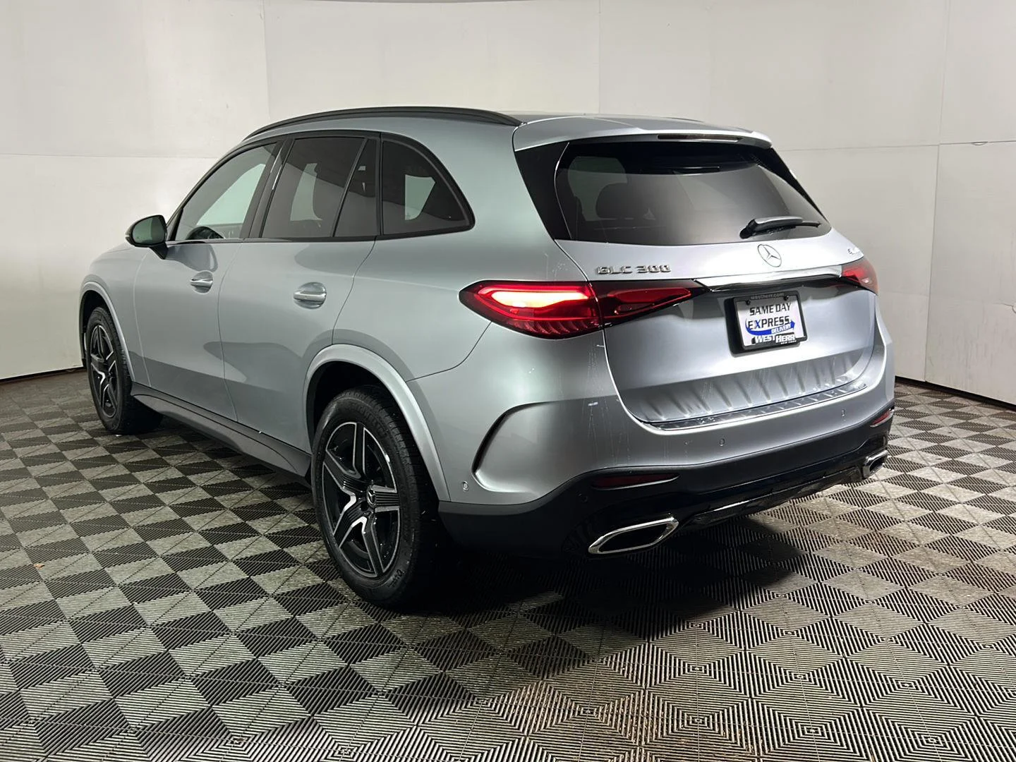 Used 2023 Cirrus Silver Metallic Mercedes-Benz GLC 300 image 11
