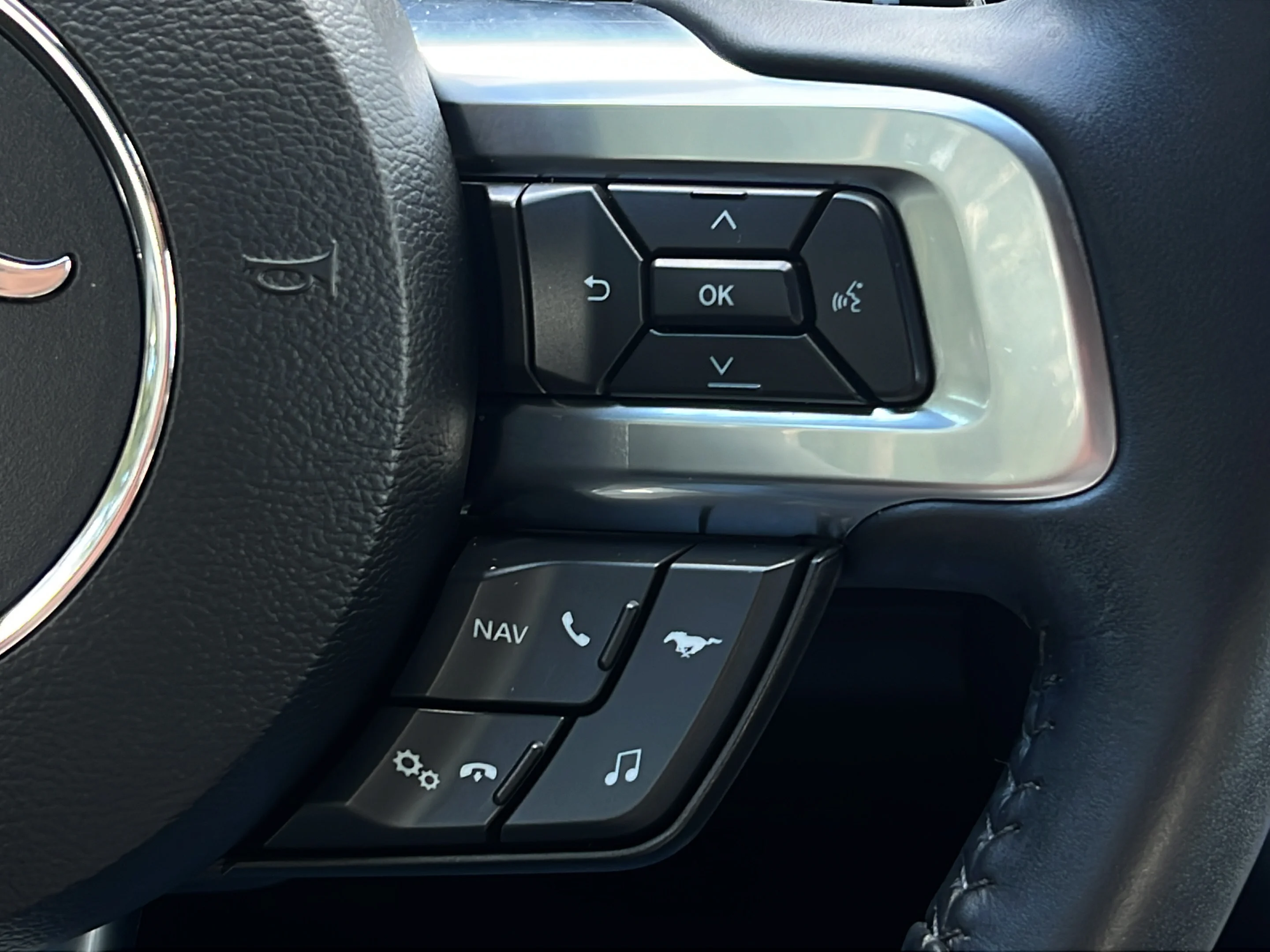 Used 2022 Silver Metallic Ford GT Premium image 19