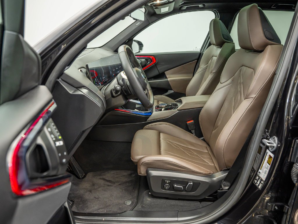 Used 2025 Black Sapphire Metallic BMW 30 xDrive image 31