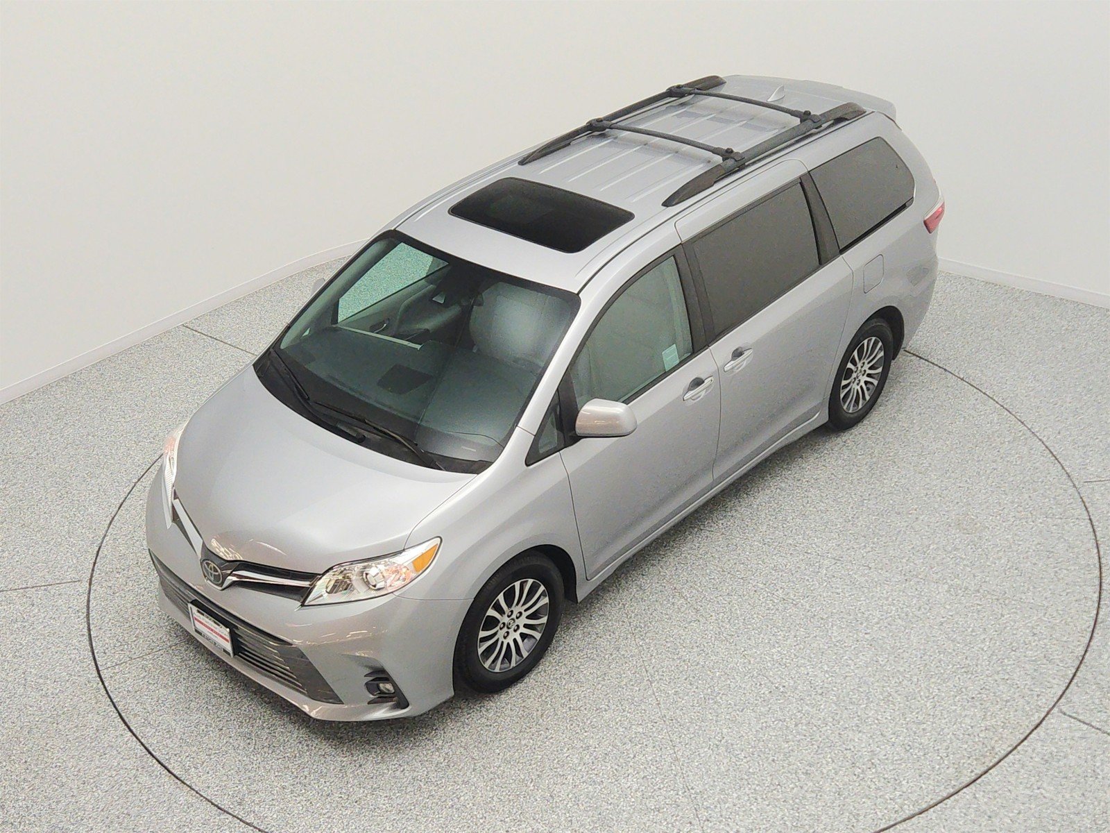 Used 2018 Silver Sky Metallic Toyota XLE Premium image 22