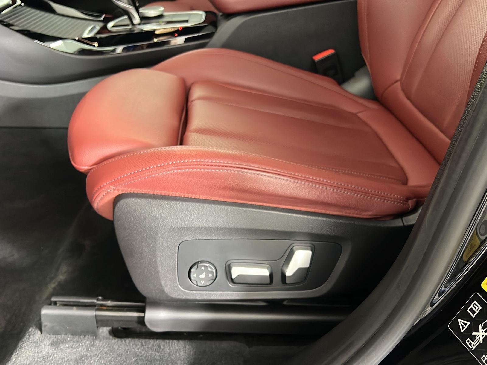 Used 2022 Black Sapphire Metallic BMW xDrive30i image 15