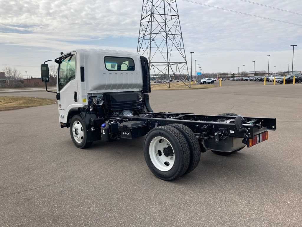 New 2025 Arc White Chevrolet MEDIUM ASH GRAY image 13