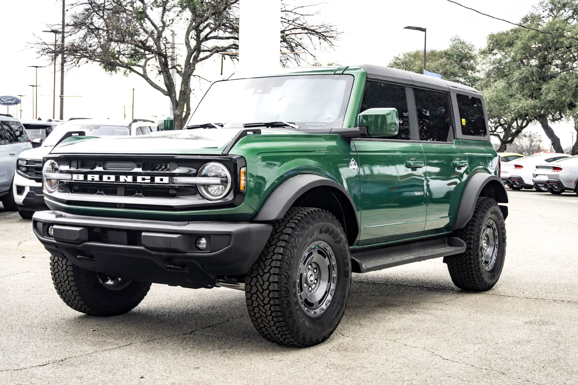 New 2025 Eruption Green Metallic Ford Outer Banks image 6