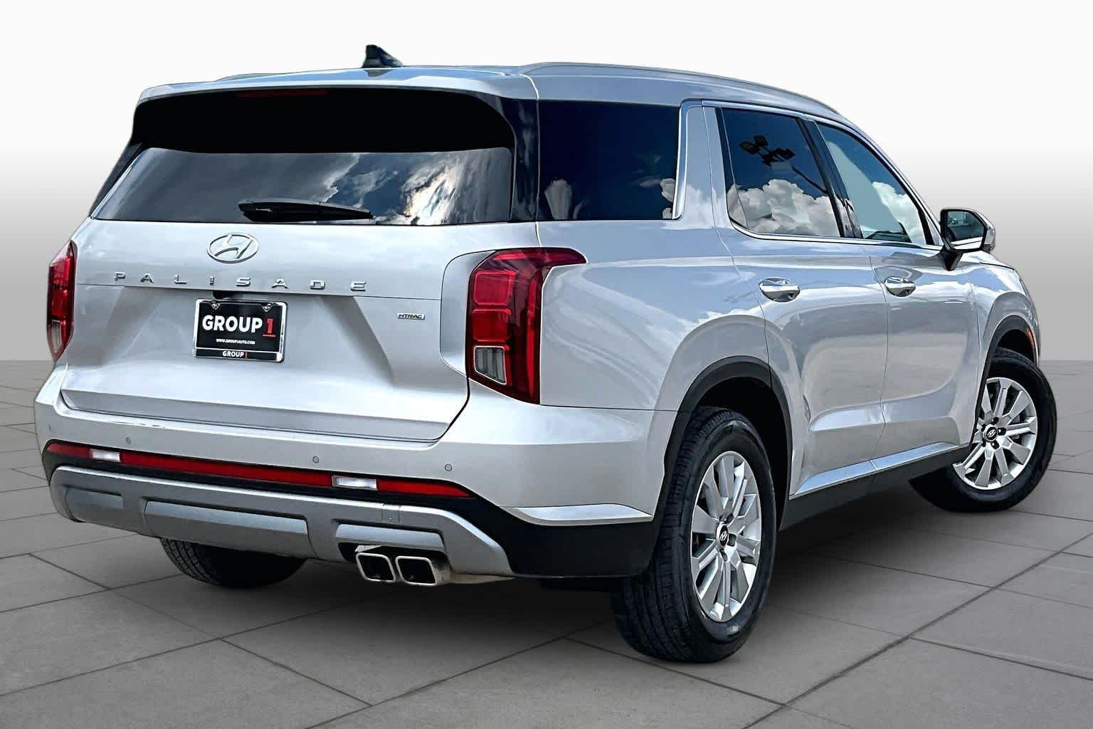 Used 2025 Typhoon Silver Hyundai SEL image 13