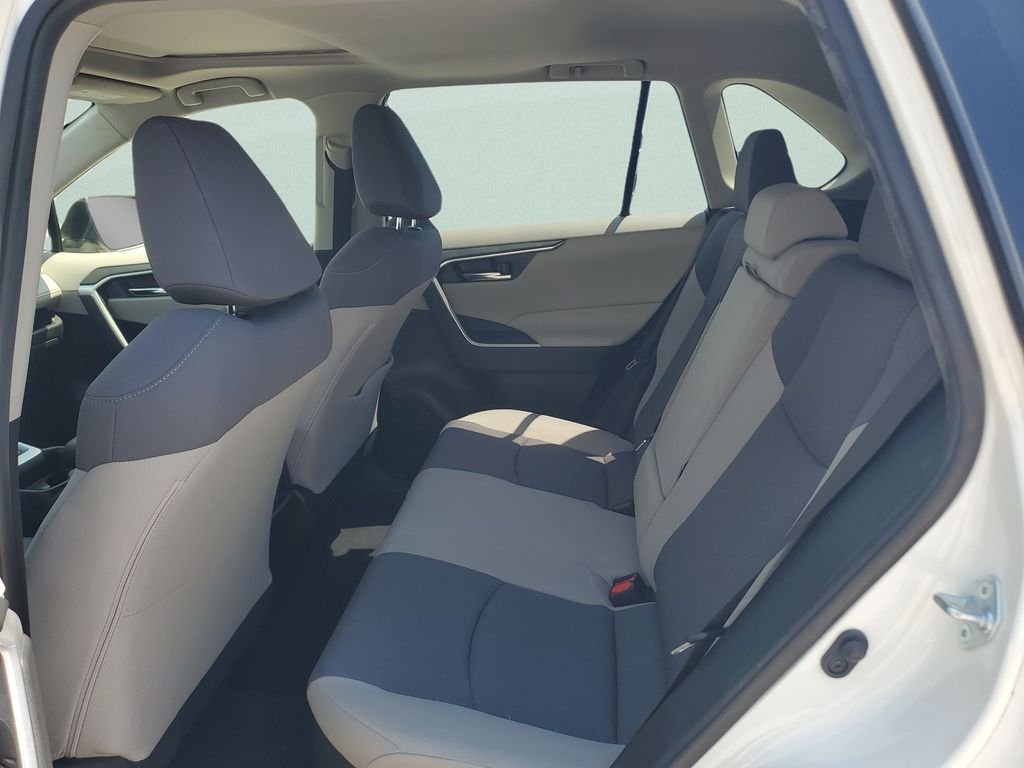 Used 2020 White Toyota XLE image 10