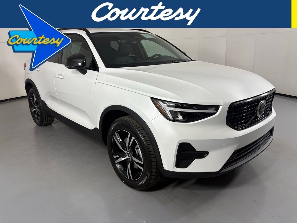 2026 Volvo XC40 Core