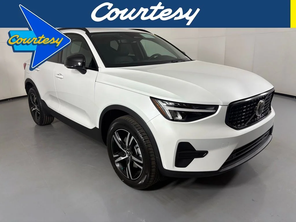 2026 Volvo XC40 B4 Core Dark FWD's photo