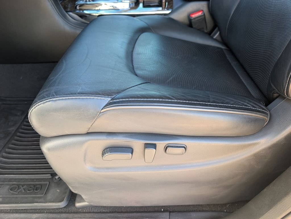 Used 2017 Silver INFINITI Base image 15