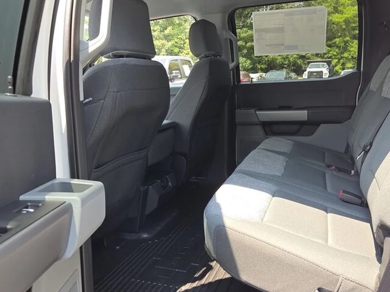 New 2026 Oxford White Ford F-250® XLT image 9