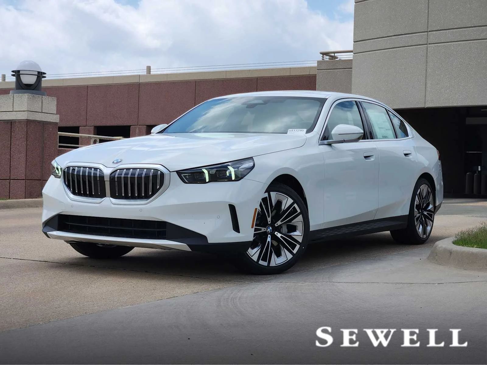 2026 BMW 5 Series 530i xDrive Sedan's photo
