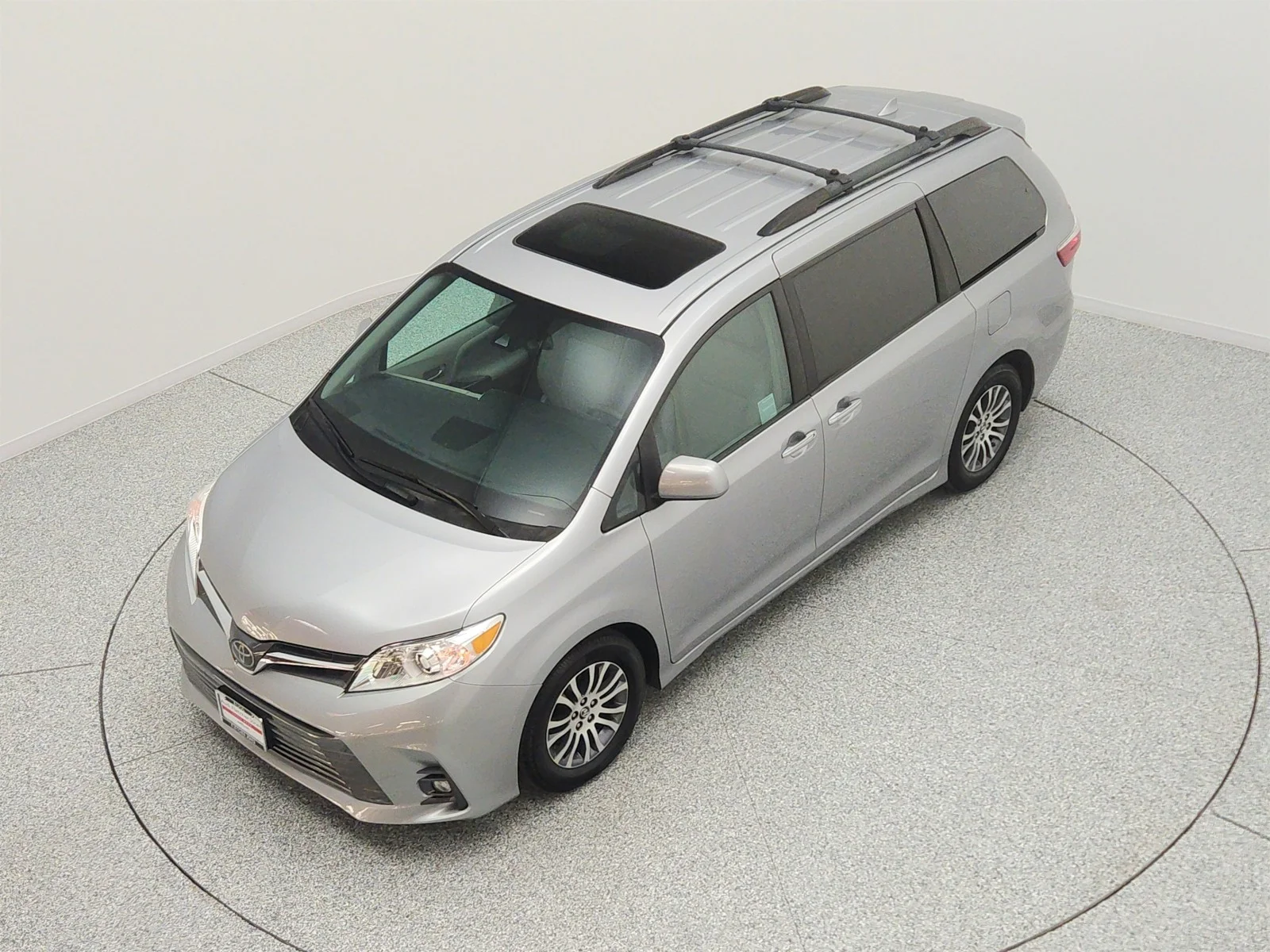 Used 2018 Silver Sky Metallic Toyota XLE Premium image 22