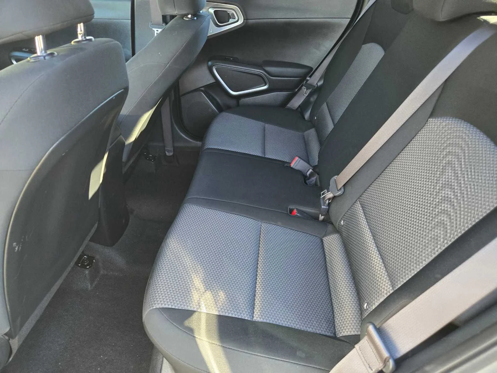 Used 2025  Kia LX image 14