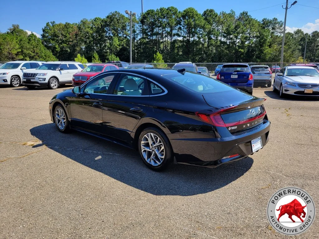 Used 2023 Black Hyundai SEL image 4