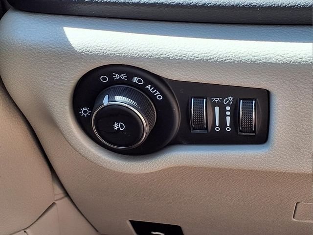 Used 2024 White Chrysler Touring L image 23
