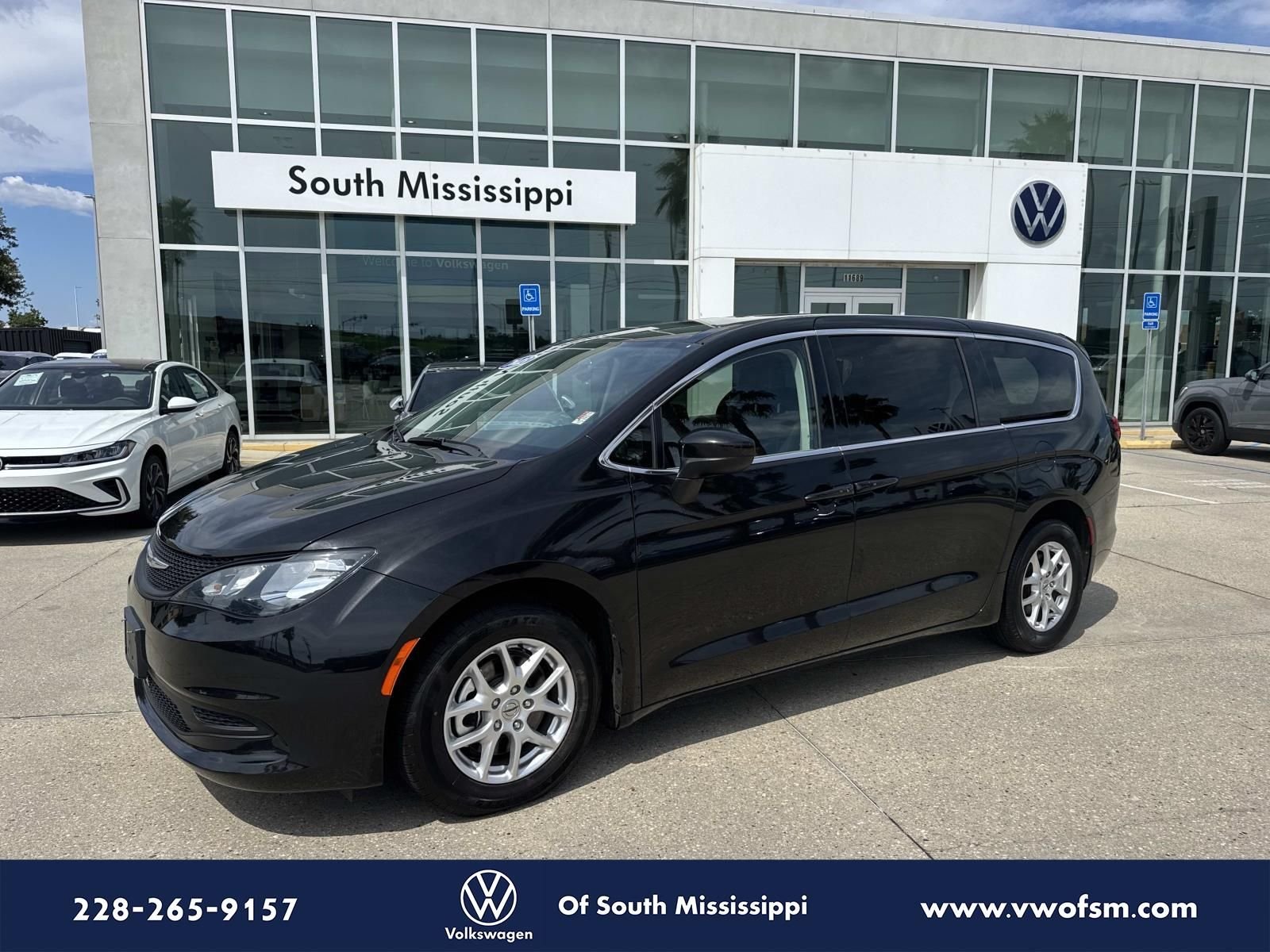 2023 Chrysler Voyager