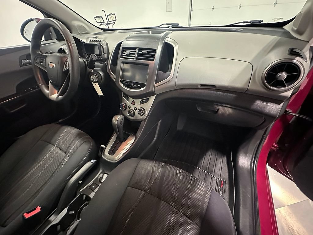 Used 2014 DEEP MAGENTA METALLIC Chevrolet LT image 26