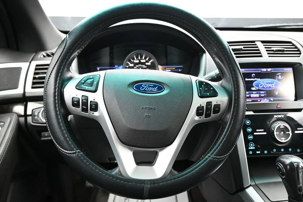 Used 2013 Black Ford Limited image 15