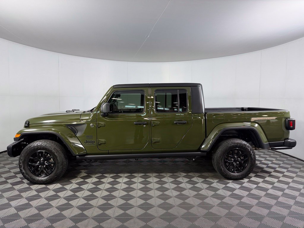 Used 2023 Green Jeep Sport image 11