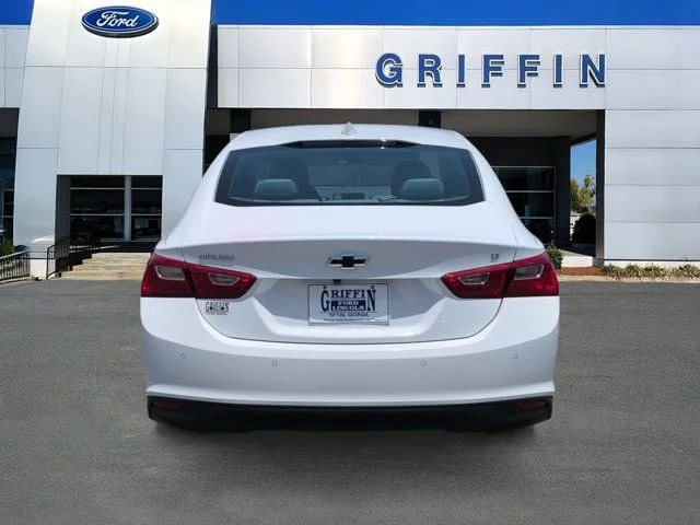 Used 2025 Summit White Chevrolet LT image 8