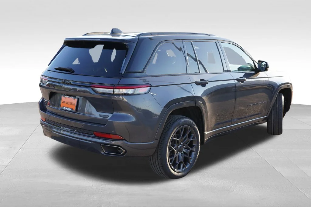 Certified Used 2025 Gray Jeep Summit image 6