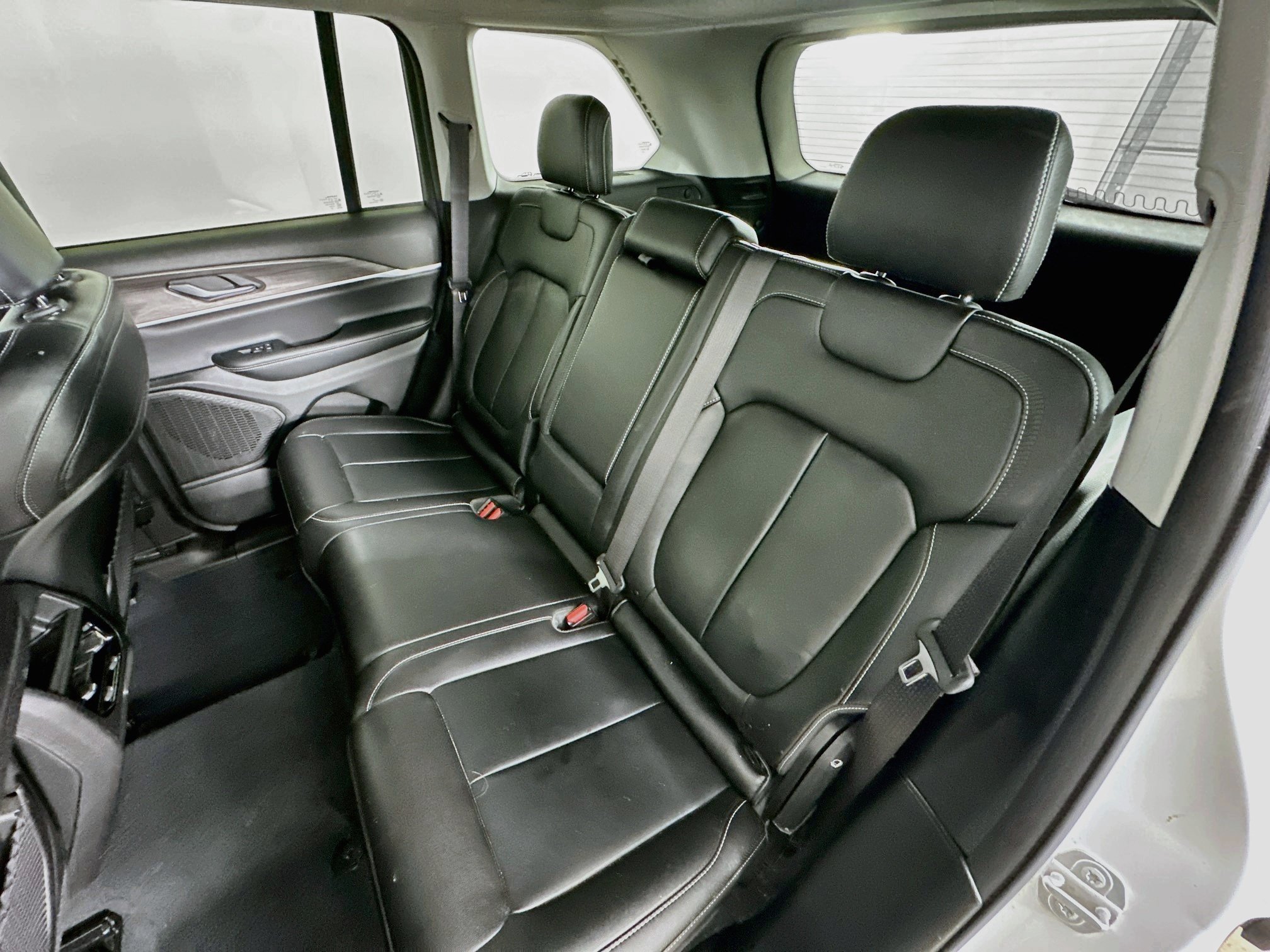 Used 2023 Bright White Clearcoat Jeep Limited image 33