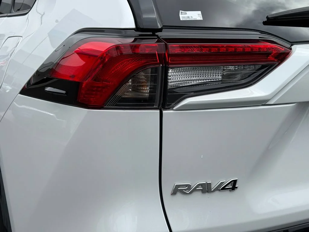 Used 2023  Toyota Hybrid SE image 10
