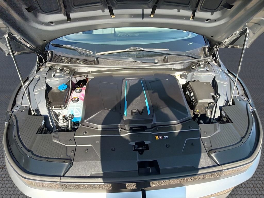 Used 2024 Black Hyundai SEL image 17