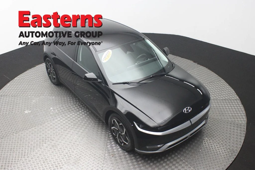 Used 2024 Black Hyundai SEL image 3