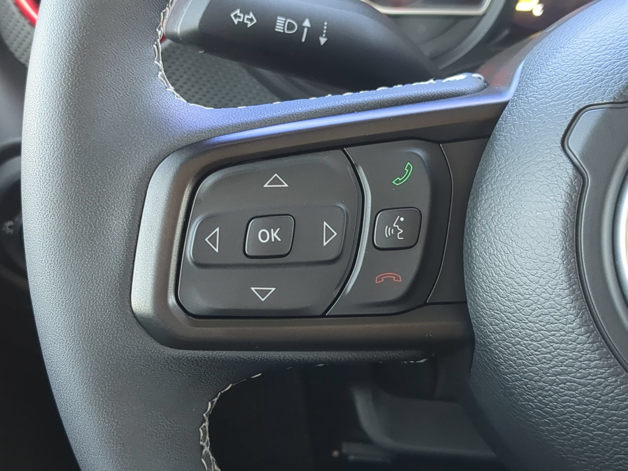 Used 2025 Fathom Blue Pearlcoat Jeep Rubicon image 17