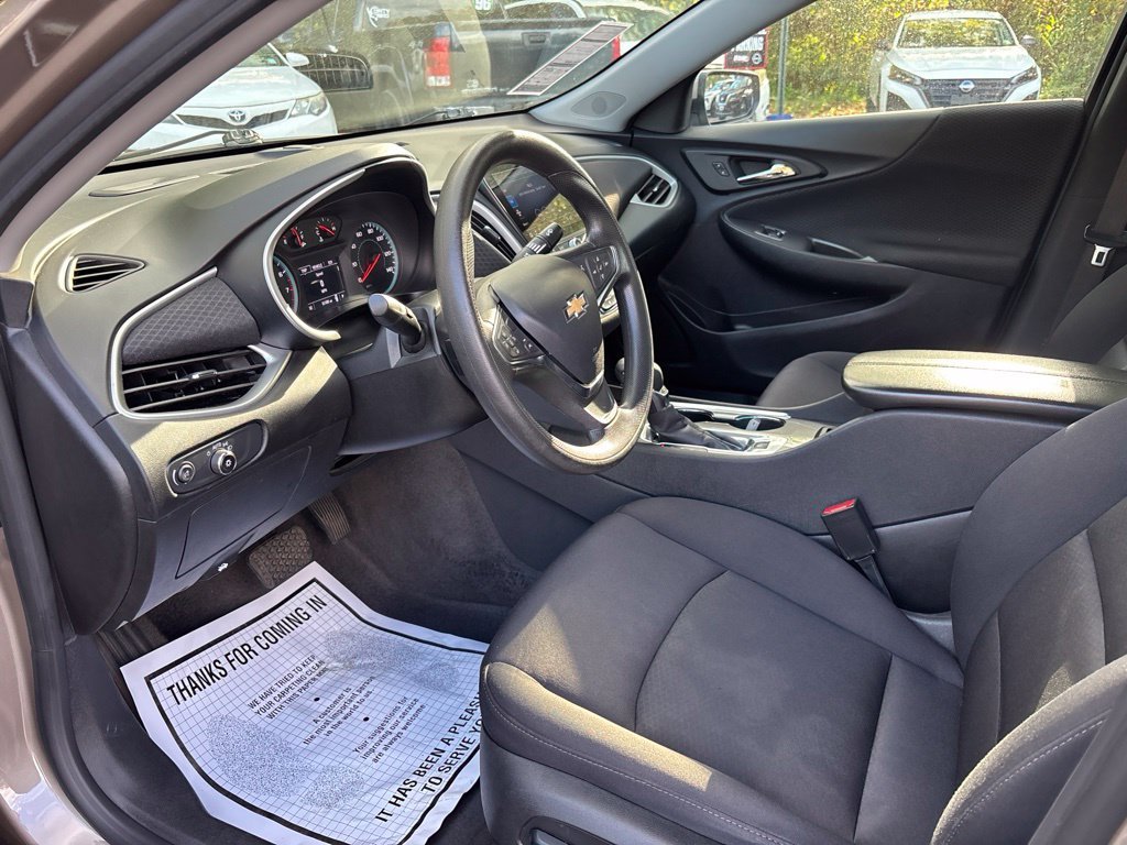 Used 2024 Gray Chevrolet LT image 9