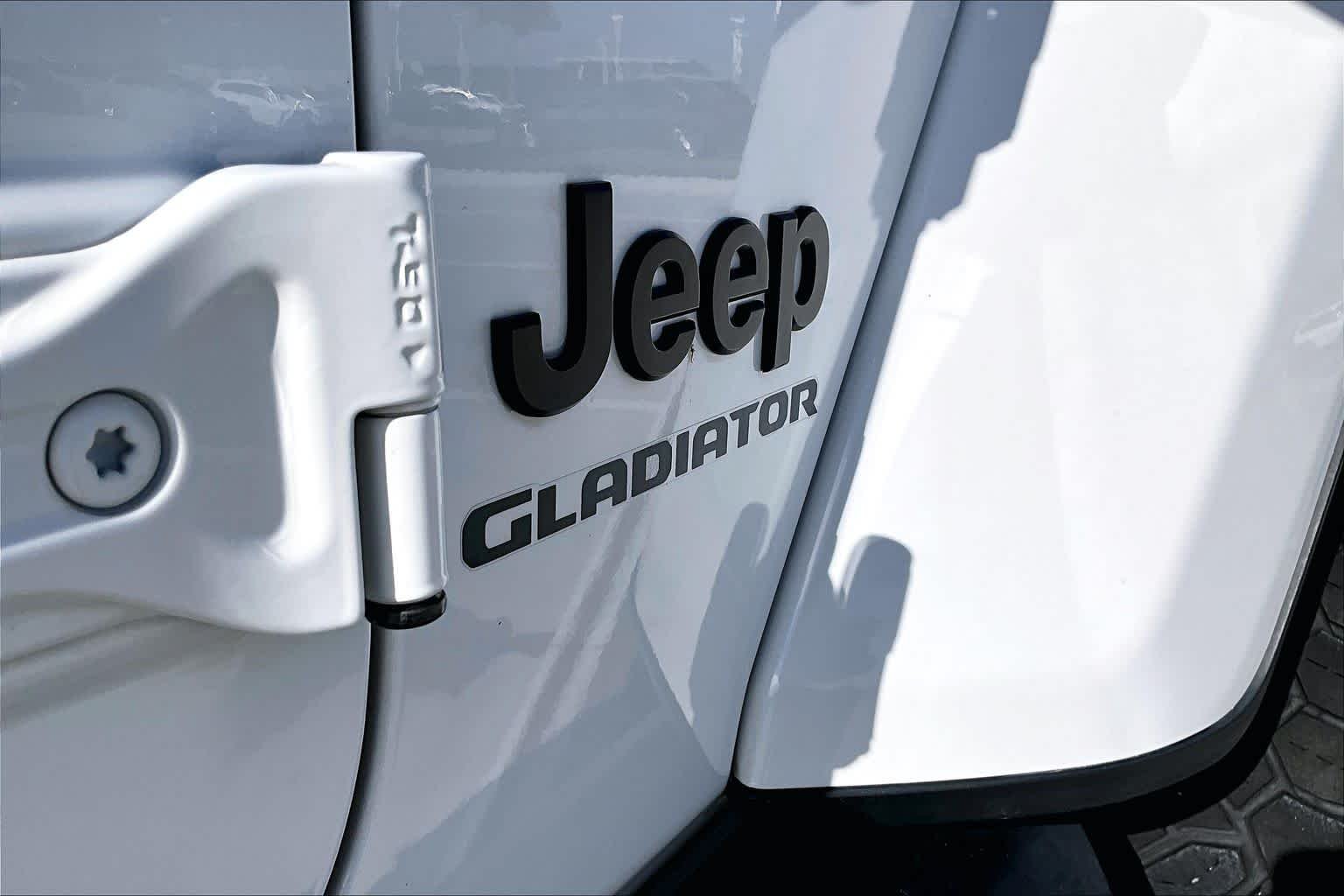Used 2022 Bright White Clearcoat Jeep High Altitude image 28