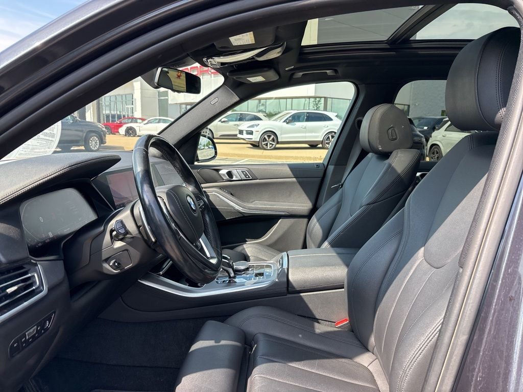 Used 2019 Gray BMW xDrive40i image 2