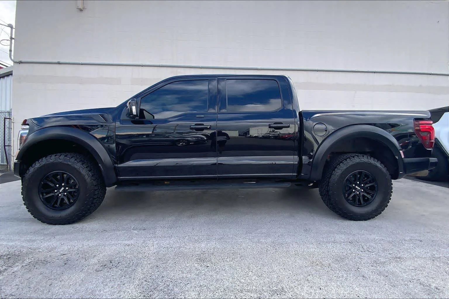 Used 2025 Blk/black Ford Raptor image 3