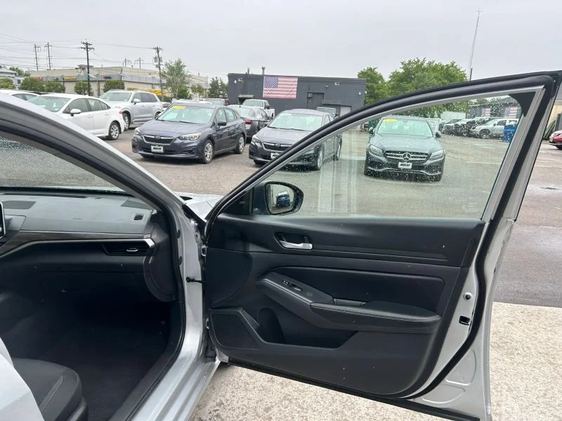 Used 2024 Silver Nissan 2.5 SV Sedan 4D image 17