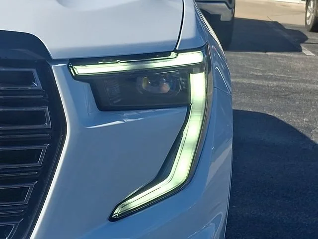 New 2027 Glacier White Tricoat GMC Denali Ultimate image 9