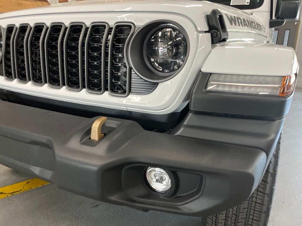 New 2026 Bright White Clear-Coat Exterior Paint Jeep 85th Anniversary Edition image 13