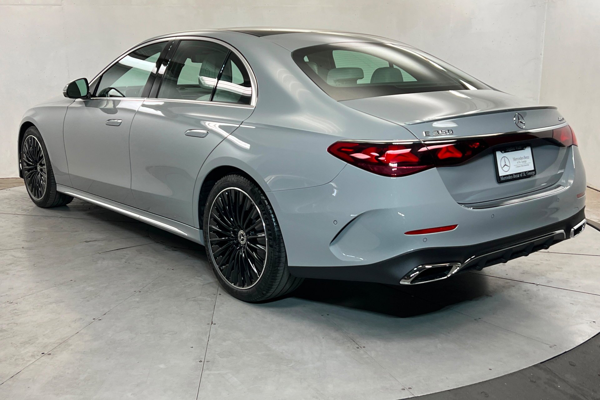 New 2026 MANUFAKTUR Alpine Grey Mercedes-Benz E 350 image 28