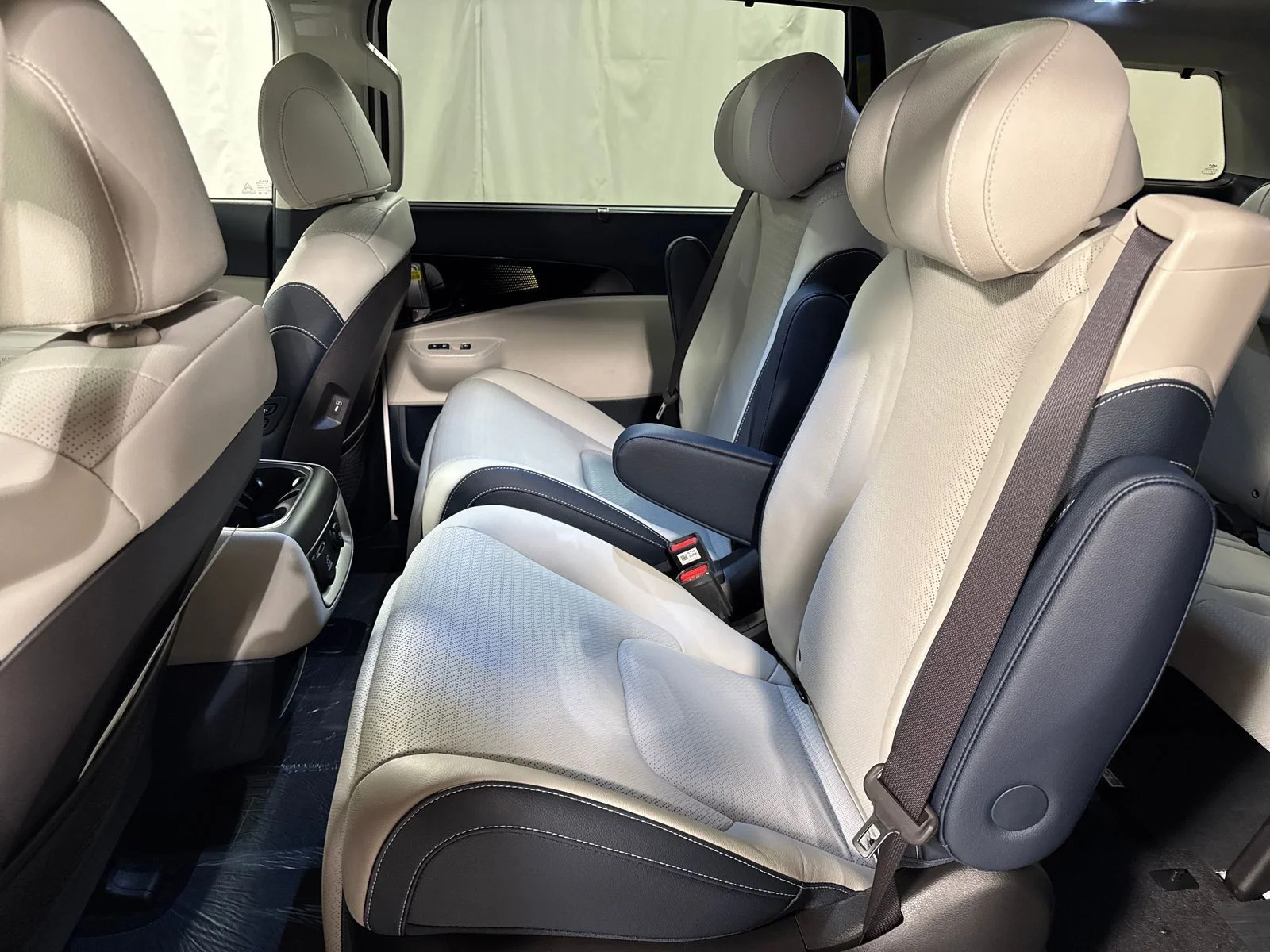 New 2026 Ceramic White Kia SX Prestige image 5
