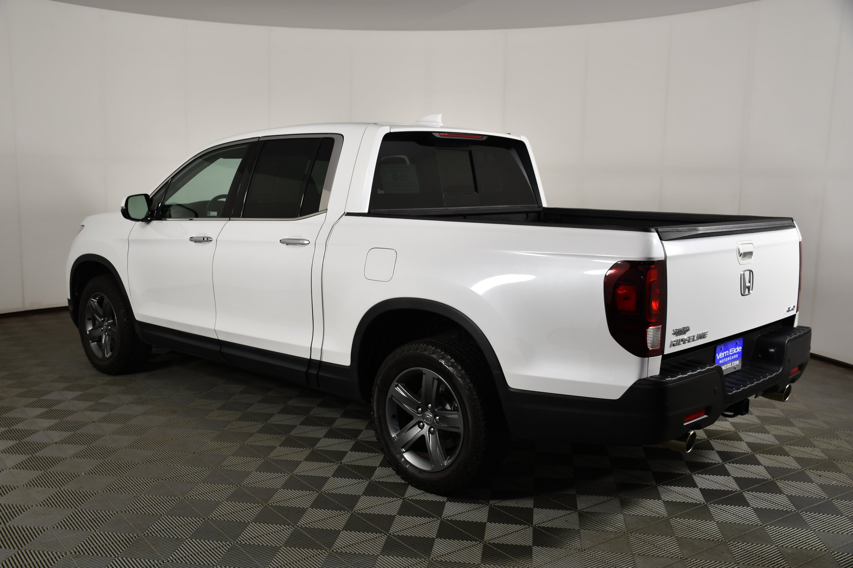 Certified Used 2023 Platinum White Pearl Honda AWD RTL-E image 8